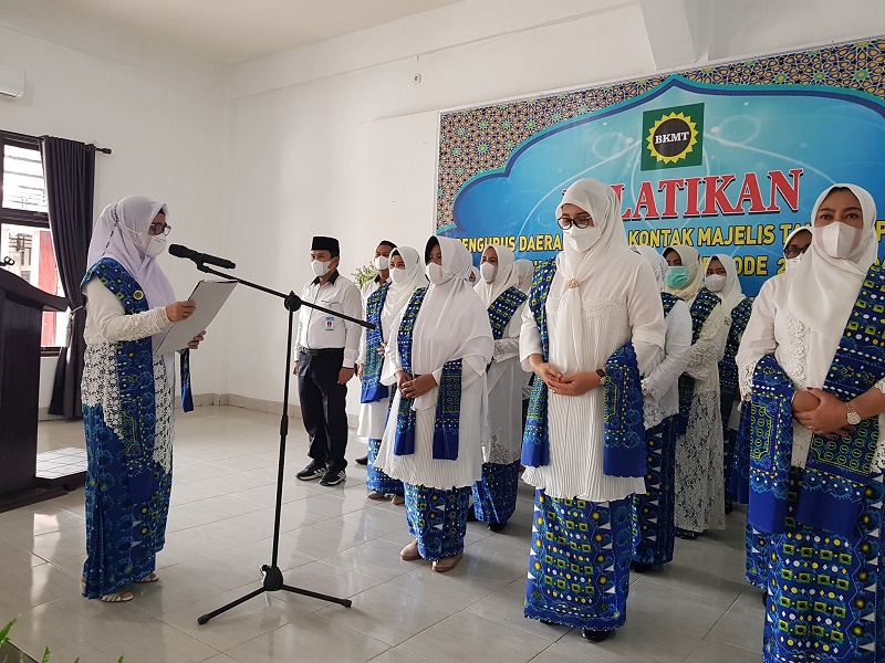 Andi Ruskati Lantik Herny Agus Sebagai Ketua BKMT Pasangkayu